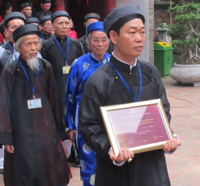 Dẫn lễ rước bằng công nhận