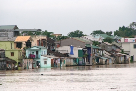 Nhiều khu dân cư đang bị cô lập