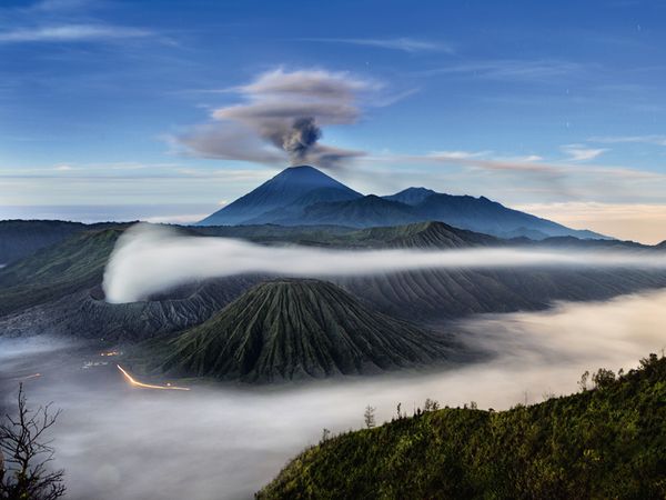 Núi lửa Merapi ở Indonesia phun trào mây nóng xa 5 km khiến người dân phải  sơ tán  VOVVN