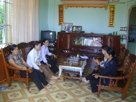 Một buổi sinh hoạt của Ban chấp hành Hội Phụ nữ thôn Tân Thắng, xã Ea Na
