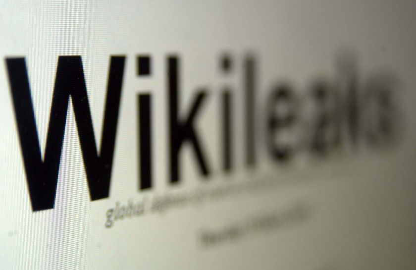  Lầu Năm Góc Mỹ đang “choáng” trước tin trang web Wikileaks trong ngày hôm nay (18-10) sẽ cho công bố khoảng 400.000 tài liệu tình báo nhạy cảm liên quan đến cuộc chiến Iraq. Để đối phó với việc này, từ nhiều tuần qua, Lầu Năm Góc đã huy động một êkíp gồm 120 chuyên gia, có nhiệm vụ rà soát kỹ lưỡng các thông tin trong cơ sở dữ liệu đang do quân đội Mỹ và quân đội Iraq quản lý, nghiên cứu tác hại có thể xảy ra một khi Wikileaks tiết lộ các tư liệu mật này.   