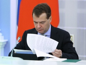 Ngày 26-10, Tổng thống Nga Dmitry Medvedev đã ký sắc lệnh bổ nhiệm nhiều vị trí lãnh đạo mới trong các lực lượng vũ trang nước này, đồng thời bãi nhiệm nhiều tướng lĩnh và sĩ quan. Một số vị trí mới được bổ nhiệm như, Đại tá Igor Afonin được bổ nhiệm giữ chức Tư lệnh sư đoàn tên lửa số 14, Thiếu tướng Valery Konurkin làm Phó Giám đốc Trung tâm nghiên cứu khoa học và huấn luyện của quân chủng không quân, Trung tướng Alexander Miroshnichenko được bổ nhiệm làm Trợ lý bộ trưởng quốc phòng và Đại tá Leonid Mikholap được bổ nhiệm làm Tư lệnh sư đoàn tên lửa số 8...