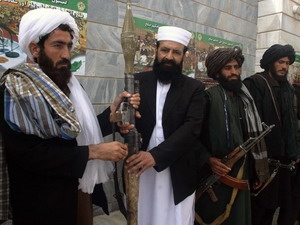 Một quan chức Afghanistan ngày 30-10 cho biết 80 phiến quân Taliban đã bị tiêu diệt khi đang tìm cách tấn công một đơn vị chiến đấu của Tổ chức Hiệp ước quân sự Bắc Đại Tây Dương (NATO) gần khu vực biên giới giáp Pakistan. Theo nguồn tin của Lực lượng Hỗ trợ An ninh Quốc tế ở Afghanistan (ISAF), phiến quân Taliban mở cuộc tấn công vào rạng sáng 30-10 bằng súng phóng lựu, súng cối và vũ khí loại nhỏ, làm năm binh sỹ ISAF bị thương. Nhiều khả năng các tay súng từ Pakistan đã vượt biên giới sang Afghanistan để thực hiện vụ tấn công.