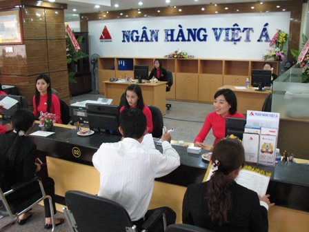 Phiên giao dịch đầu tiên tại VietABank Buôn Ma Thuột