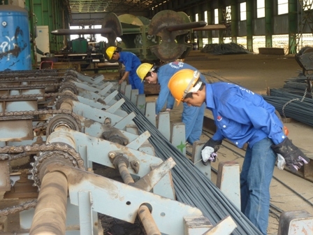 Sản xuất thép ở Công ty Cổ phần thép Đông Nam Á (Ảnh: Lê Ngọc)