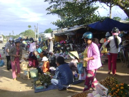 Một góc chợ phiên ngày giáp Tết.