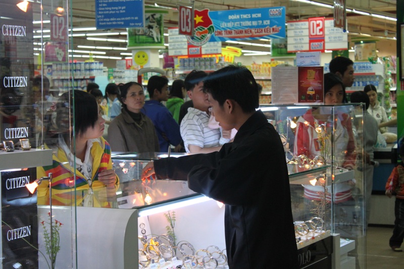 Tuy nhiên trong siêu thị Coop Mart việc