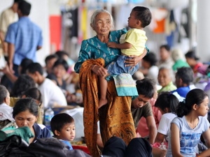 Người dân sống gần núi lửa Merapi phải đi sơ tán. Ảnh: AFP