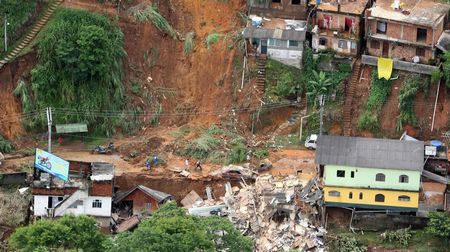 Ngập lụt gây lở đất kinh hoàng tại Brazil