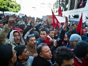 Người dân Tunisia biểu tình đòi chính phủ lâm thời từ chức. (Nguồn: AFP