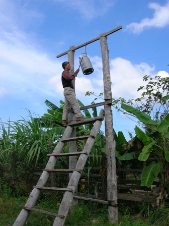 Ngày nào ông Hoàng Văn Cường cũng đánh kẻng đều đặn.