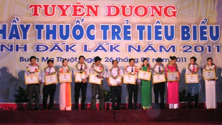 Vinh danh các Thầy thuốc trẻ tiêu biểu tỉnh Dak Lak năm 2011.