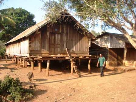 Một ngôi nhà dài tại buôn H'Đinh.