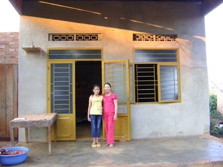 Gia đình chị Đỗ Thị Ngọc Ánh (thôn Lộc Tài, xã Phú Lộc) được hỗ trợ xây nhà theo chương trình 167 trong năm 2010