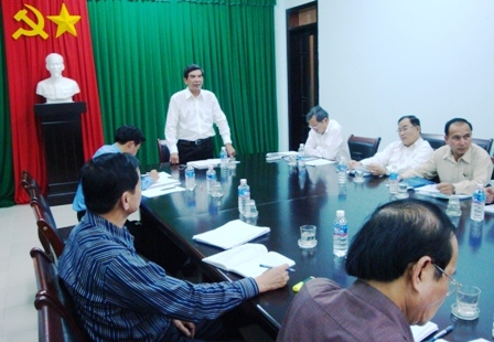 Đồng chí Hoàng Trọng Hải, Phó Bí thư Thường trực Tỉnh ủy, Phó Chủ tịch UBBC tỉnh kiểm tra công tác chuẩn bị bầu cử ở huyện Ea Kar.