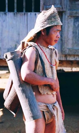 Áo vỏ cây, trang phục của người nô lệ xưa.