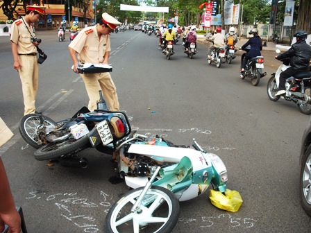 Lực lượng CSGT Công an thành phố luôn có mặt kịp thời để xử lý các vụ TNGT xảy ra trên địa bàn.