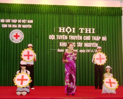 Phần thi hùng biện của đội Kon Tum.