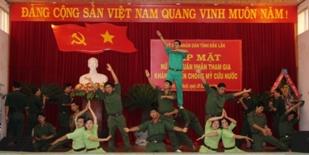 Tiết mục văn nghệ biểu diễn chào mừng.