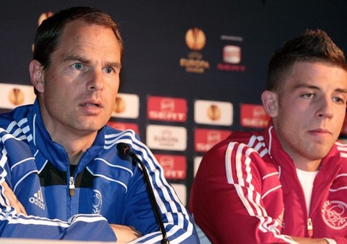 HLV Frank De Boer (trái) góp công rất lớn giúp Ajax vô địch Hà Lan