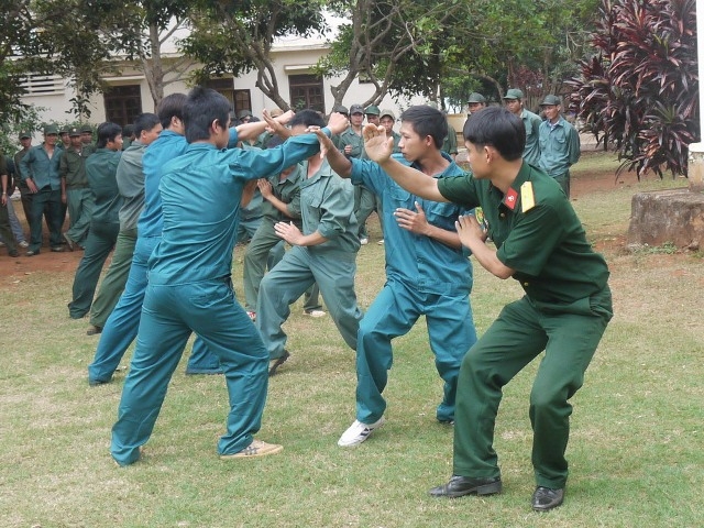Huấn luyện võ thuật ở Đại đội dự bị động viên huyện Krông Pak.