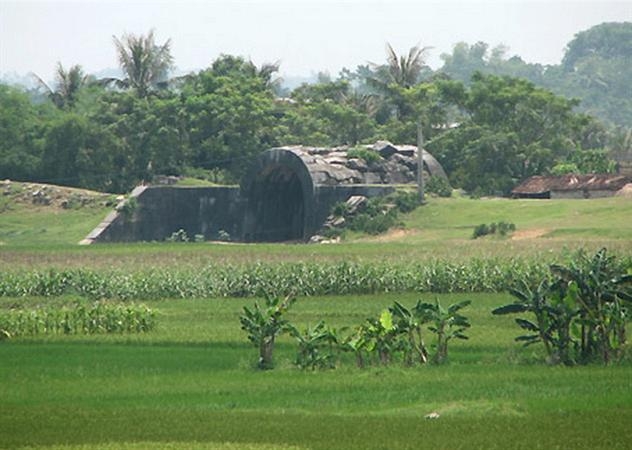 Cổng phía Đông thành nhà Hồ.