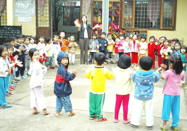 Trẻ mẫu giáo ở xã Cư Kty (huyện Krông Bông) trong giờ chơi.