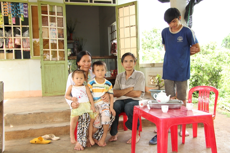 gia đình bà Nguyễn Thị Hải (thôn 3, xã Ea M’nang, huyện Cư M’gar) sinh ra 10 người con thì có đến 5 người bị phơi nhiễm