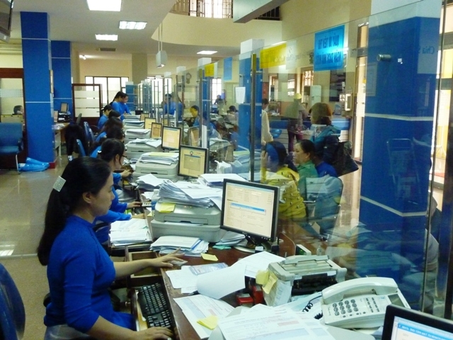 Khách hàng giao dịch tại Vietinbank Dak Lak  (ảnh minh họa).
