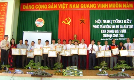 giấy khen tập thể.JPG