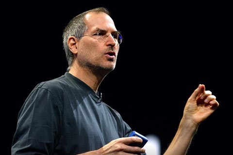 Tháng 7/2004, Steve Jobs phải phẫu thuật vì bệnh ung thư tuyến tụy nhưng mau chóng trở lại làm việc vào tháng 9 cùng năm. Năm 2007 iPhone ra đời đánh dấu bước ngoặt vĩ đại trong sự nghiệp của Steve Jobs và thay đổi hoàn toàn khái niệm "smartphone" trên toàn cầu, đồng thời biến Steve Jobs thành cái tên được săn đón nhiều nhất. 