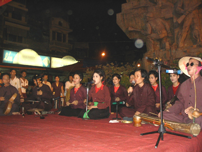 Một buổi biểu diễn hát xẩm của các nghệ sĩ Trung tâm phát triển nghệ thuật âm nhạc Việt Nam tại Hà Nội 