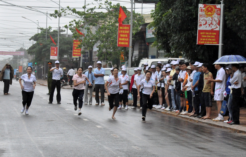 Chạy 100m là một trong những nội dung thi đấu sớm nhất trong ngày tranh tài thứ hai