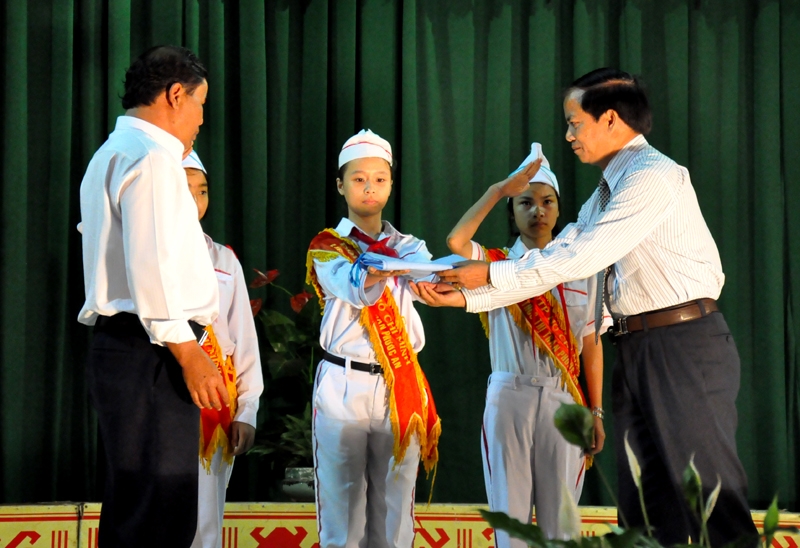 Lễ trao cờ truyền thống cho đơn vị đăng cai hội thao lần thứ XVII
