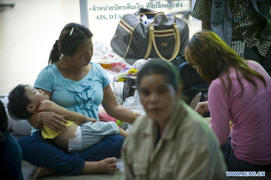 Rất đông cư dân Bangkok đang chờ được sơ tán khỏi vùng lũ lụt