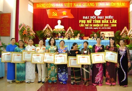 Bang khen tinh hoi tap the, ca nhan xuat sac 5 nam.JPG