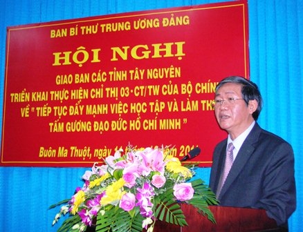 Uỷ viên Bộ Chính trị, Bí thư Trung ương Đảng, Trưởng Ban Tuyên giáo Trung ương Đinh Thế Huynh chủ trì Hội nghị