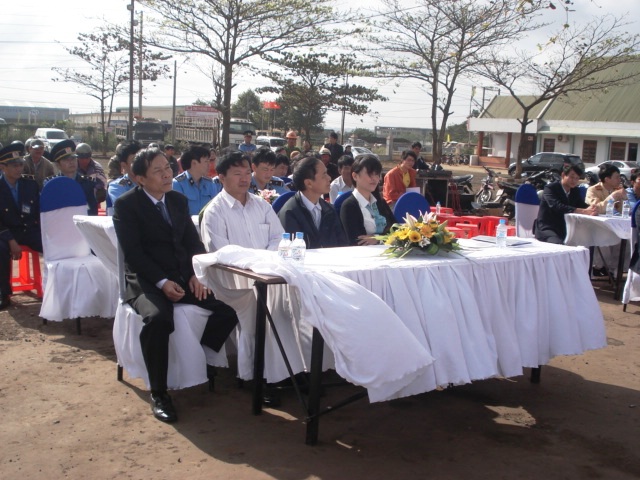 Các đại biểu về tham dự buổi lễ