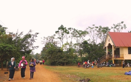 Văn hóa là một trong những tiêu chí mà xã Ea Bar (Buôn Đôn) đã đạt được. (Trong ảnh: Một góc buôn Knia 2) 