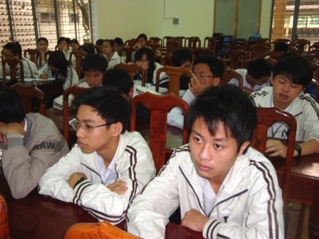 Thí sinh tham dự Lễ khai  mạc kỳ thi chọn học sinh giỏi quốc gia THPT năm học 2011-2012