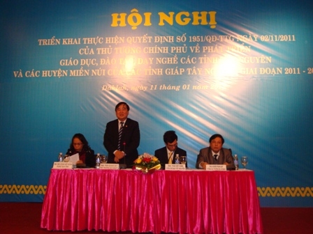 Thứ trưởng Bộ GD-ĐT Trần Quang Quý phát biểu tại Hội nghị