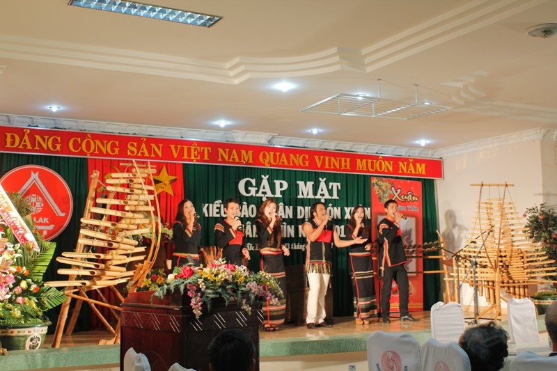 Chương trình văn nghệ tại buổi gặp mặt