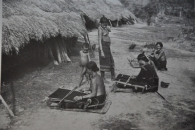 Mọi sinh hoạt, văn hóa, lễ hội của người M’nông Gar đều được Codominas ghi chép và chụp lại (Ảnh: T.L)