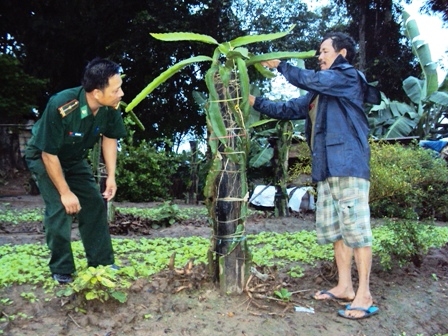 Người dân xã biên giới Ia R’vê (huyện Ea Súp) không còn chịu cảnh khô khát khi có nguồn nước phục vụ sinh hoạt và sản xuất. Ảnh: Đăng Triều