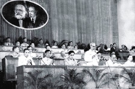 Chủ tịch Hồ Chí Minh đọc diễn văn khai mạc Đại hội đại biểu toàn quốc lần thứ III của Đảng 5-9-1960.                                                           Ảnh: T.L