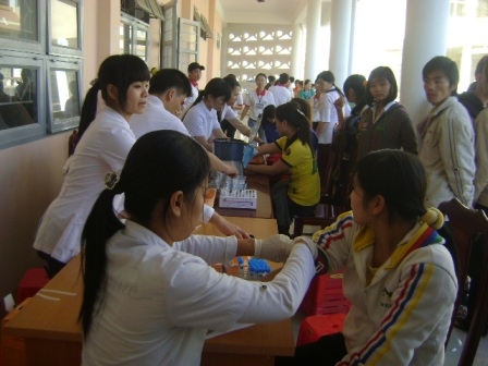 Học sinh các trường trung cấp chuyên nghiệp trên địa bàn tỉnh tham gia hiến máu tình nguyện