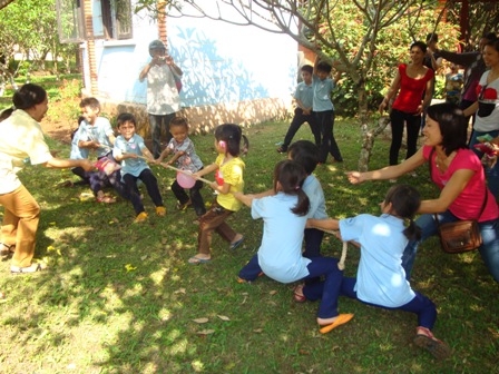 Môn kéo co thu hút  đông đảo học sinh khuyết tật tham gia và Vui nhộn và thu hút sự cổ vũ nhiệt tình của khán giả 