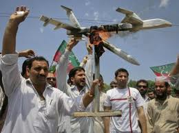 Mộ cuộc biểu tình của người dân Pakistan phản đối máy bay không người lái của Mỹ. Ảnh: Internet