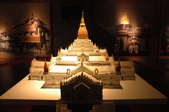 Mô hình đền Dhammaygyi - Ngôi đền rộng nhất ở Bagan.  