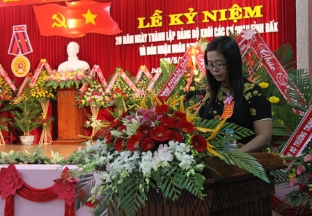 Ủy viên Ban thường vụ, Bí thư Đảng ủy Khối các cơ quan tỉnh H'Kim Hoa ôn lại truyền thống của Đảng bộ